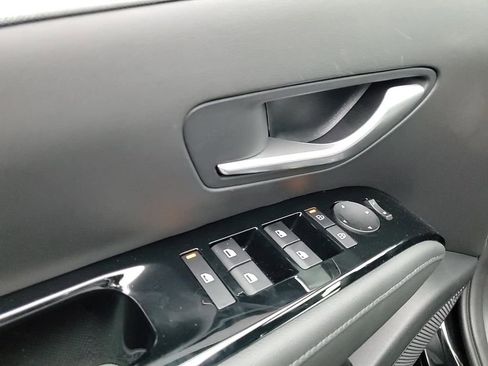 Certified 2025 Hyundai Santa Cruz Limited image 12