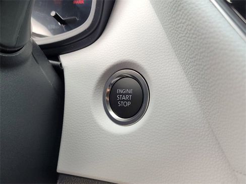 Used 2025 Toyota Corolla SE image 31