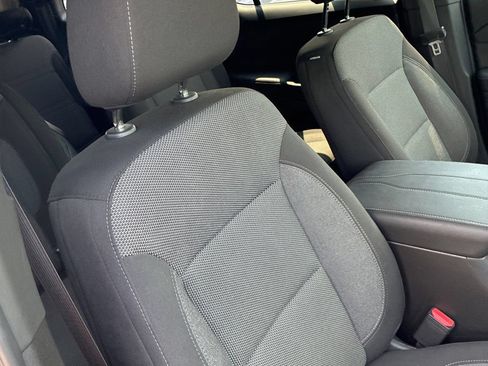 Used 2023 Chevrolet Traverse LT FWD image 11