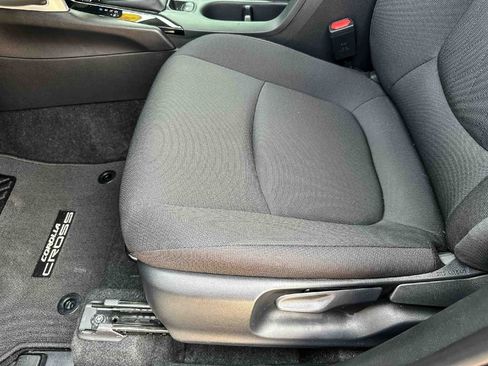 Used 2025 Toyota Corolla Cross LE w/ Moonroof Package FWD image 15