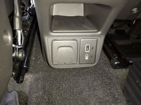 Certified 2025 Chevrolet TrailBlazer RS w/ Convenience Package image 13