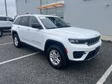 Used 2022 Jeep Grand Cherokee Laredo w/ Luxury Tech Group I image 2
