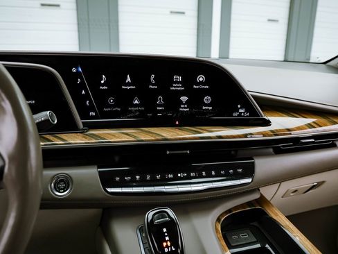 Used 2021 Cadillac Escalade Sport Platinum w/ LPO, ONYX Package image 12