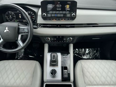 Used 2024 Mitsubishi Outlander SEL image 11