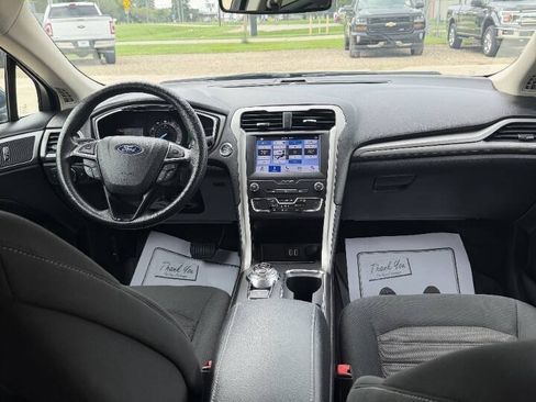 Used 2019 Ford Fusion SE FWD image 14