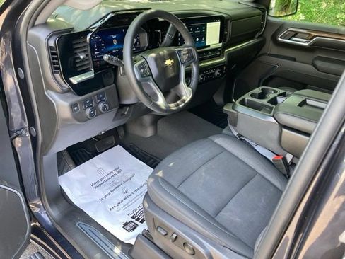 Used 2024 Chevrolet Silverado 1500 LT AWD/4WD image 16