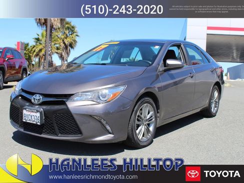 Used 2017 Toyota Camry SE FWD image 3