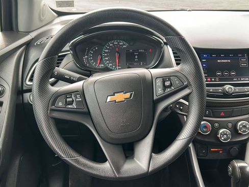 Used 2021 Chevrolet Trax LS w/ Tint and Cruise Package FWD image 17