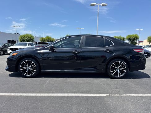Used 2019 Toyota Camry SE FWD image 7