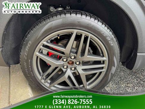 Used 2025 Ford Explorer ST-Line w/ ST-Line Street Pack AWD/4WD image 36