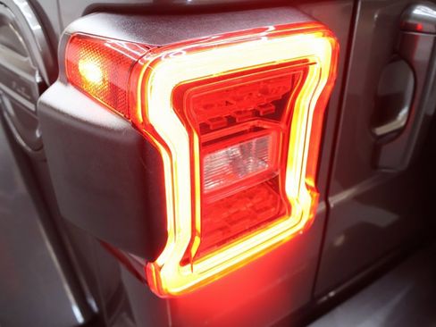 Used 2021 Jeep Wrangler Unlimited Sahara image 30