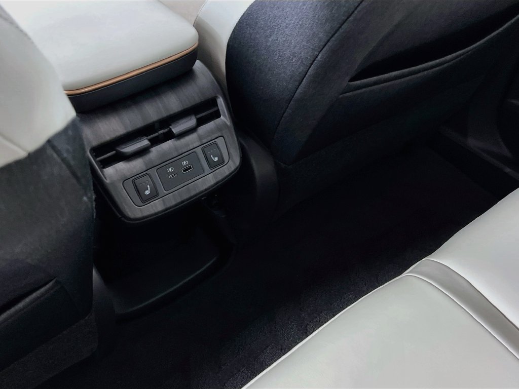 Used 2023 Nissan Ariya AWD image 25
