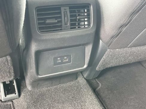 Used 2023 Nissan Rogue SV AWD/4WD image 17
