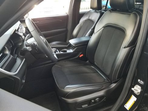 Used 2024 Jeep Grand Cherokee Altitude AWD/4WD image 10