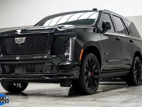 Used 2025 Cadillac Escalade V w/ LPO, ONYX Package AWD/4WD image 9