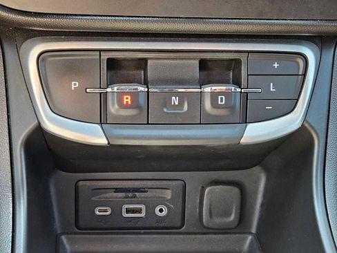 Used 2024 GMC Terrain SLT image 31