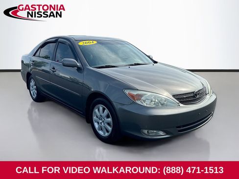 Used 2004 Toyota Camry XLE FWD image 1