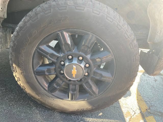 Used 2023 Chevrolet Silverado 2500 Custom w/ Custom Value Package AWD/4WD image 14
