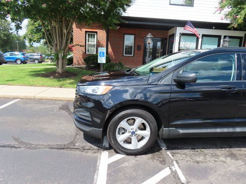 Used 2021 Ford Edge SE FWD image 2