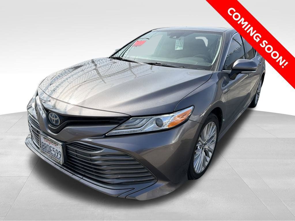 Used 2020 Toyota Camry XLE FWD image 1