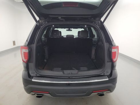 Used 2018 Ford Explorer XLT w/ Equipment Group 202A AWD/4WD image 29