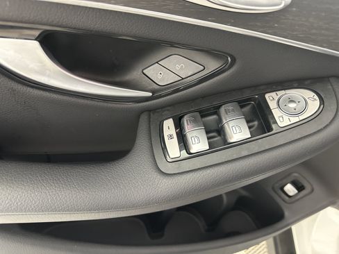 Used 2022 Mercedes-Benz GLC 300 4MATIC image 11