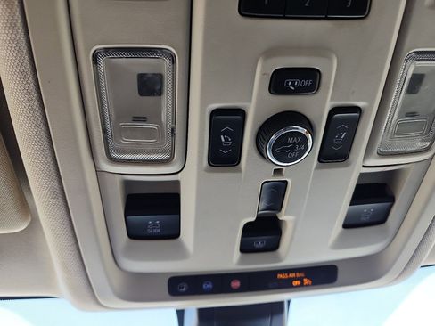 Used 2021 GMC Yukon XL Denali w/ Denali Premium Package image 18