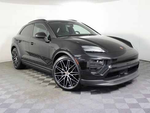 Used 2025 Porsche Macan Electric image 9