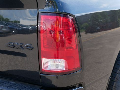 Used 2018 RAM 1500 Express w/ Black Ram 1500 Express Group AWD/4WD image 17