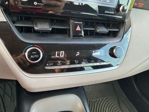 Used 2022 Toyota Corolla LE image 25