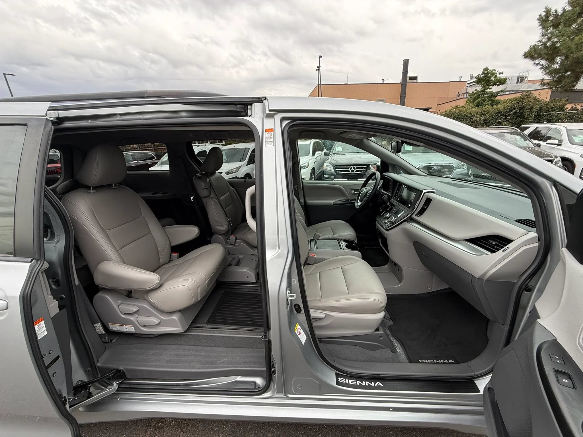 Used 2019 Toyota Sienna LE FWD image 21