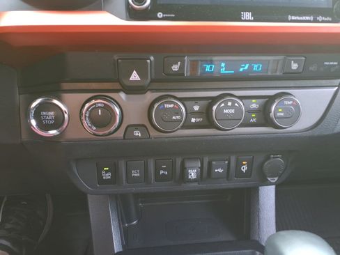 Used 2020 Toyota Tacoma TRD Off-Road w/ TRD Premium Off Road Package image 37