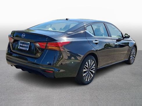Used 2025 Nissan Altima 2.5 SV FWD image 4