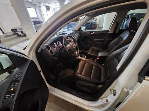 Used 2016 Volkswagen Tiguan SE image 17