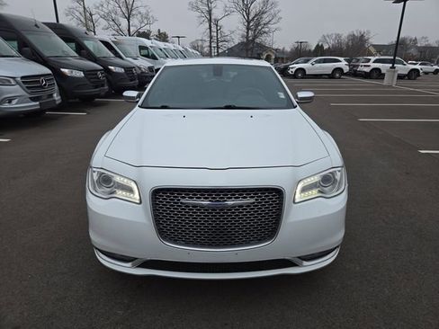 Used 2017 Chrysler 300 C Platinum image 8