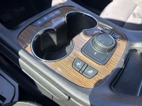 Used 2022 GMC Acadia SLE w/ Driver Convenience Package image 24