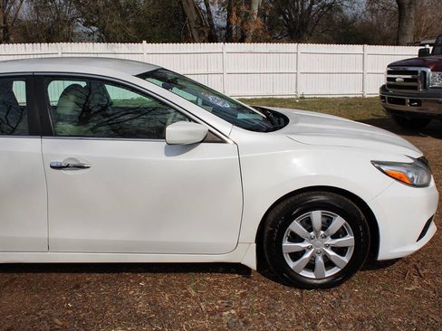 Used 2016 Nissan Altima 2.5 S w/ Power Driver Seat Package image 4