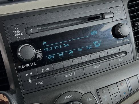 Used 2014 Toyota Sienna XLE image 8