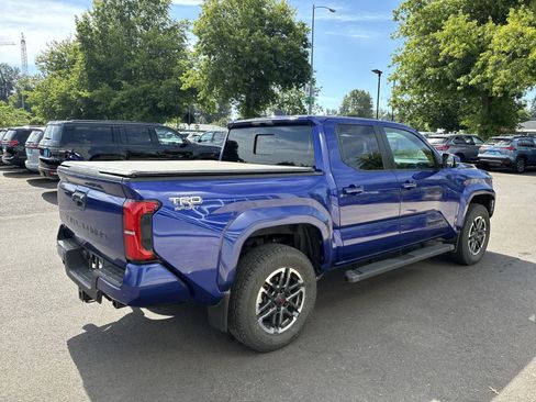 Used 2024 Toyota Tacoma TRD Sport w/ TRD Sport Upgrade Package AWD/4WD image 4