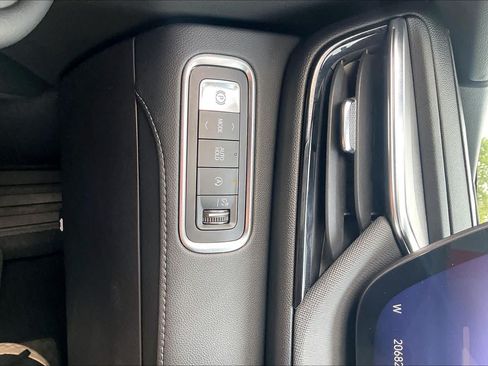 Used 2025 Buick Enclave Preferred FWD image 33
