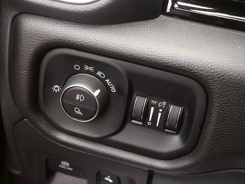 Used 2025 RAM 1500 Laramie AWD/4WD image 25