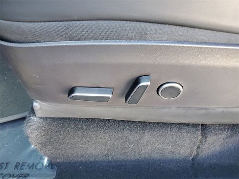 Used 2023 Tesla Model Y Performance image 21