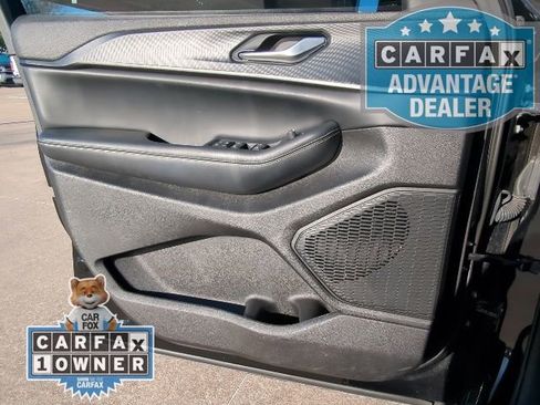 Used 2023 Jeep Grand Cherokee L Laredo image 15