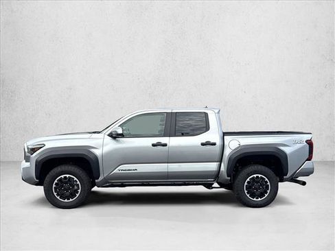 Certified 2025 Toyota Tacoma TRD Off-Road AWD/4WD image 8