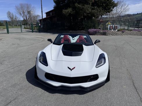 Used 2016 Chevrolet Corvette Z06 w/ 3LZ Preferred Equipment Group image 6