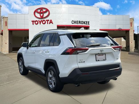 Used 2025 Toyota RAV4 XLE FWD image 7