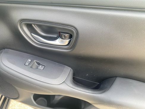 Certified 2025 Honda HR-V LX image 35