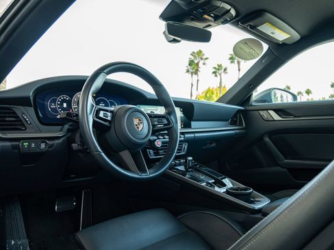 Certified 2025 Porsche 911 Carrera RWD image 4