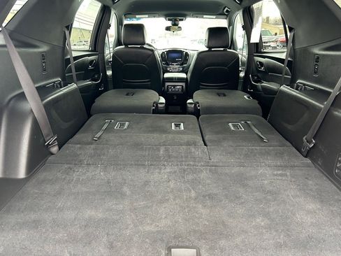 Used 2023 Chevrolet Traverse LT image 36