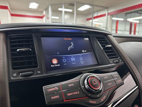 Used 2020 Nissan Armada Platinum image 21